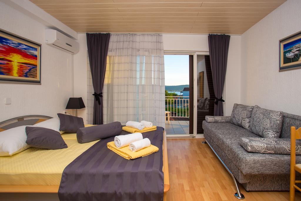 Lanterna Rooms Turanj Exterior foto