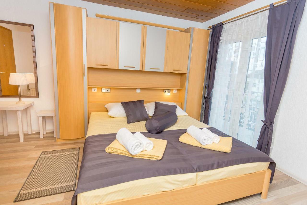 Lanterna Rooms Turanj Exterior foto