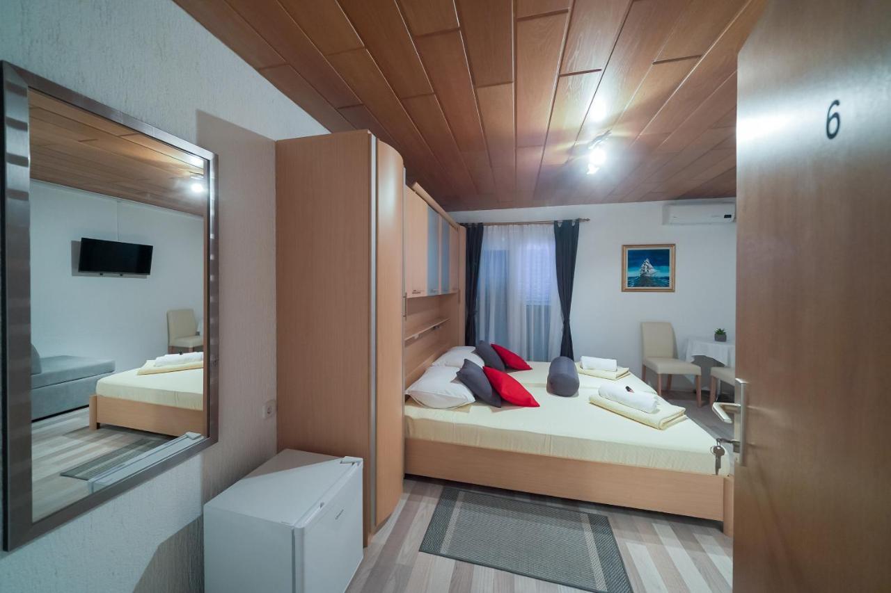 Lanterna Rooms Turanj Exterior foto