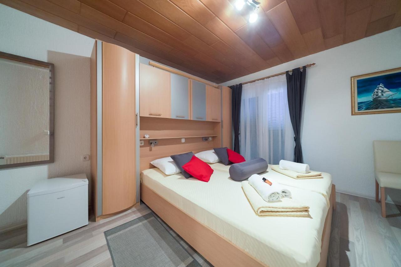 Lanterna Rooms Turanj Exterior foto