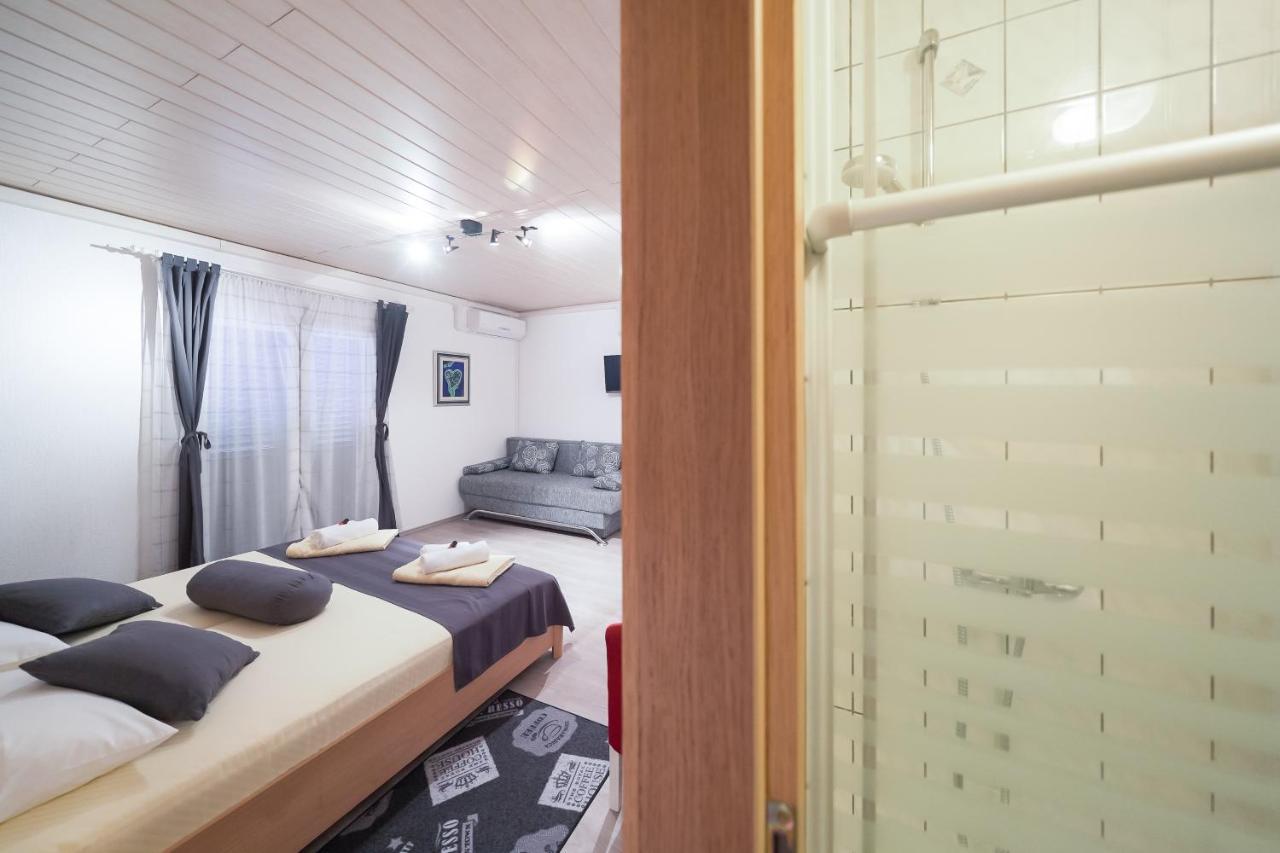 Lanterna Rooms Turanj Exterior foto
