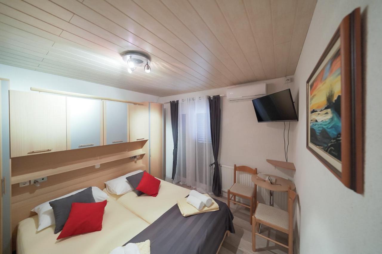 Lanterna Rooms Turanj Exterior foto
